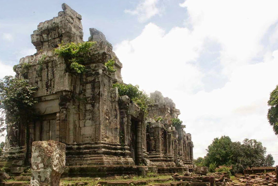 ប្រាសាទភ្នំបូកកសាងដោយស្តេចអង្គណា?